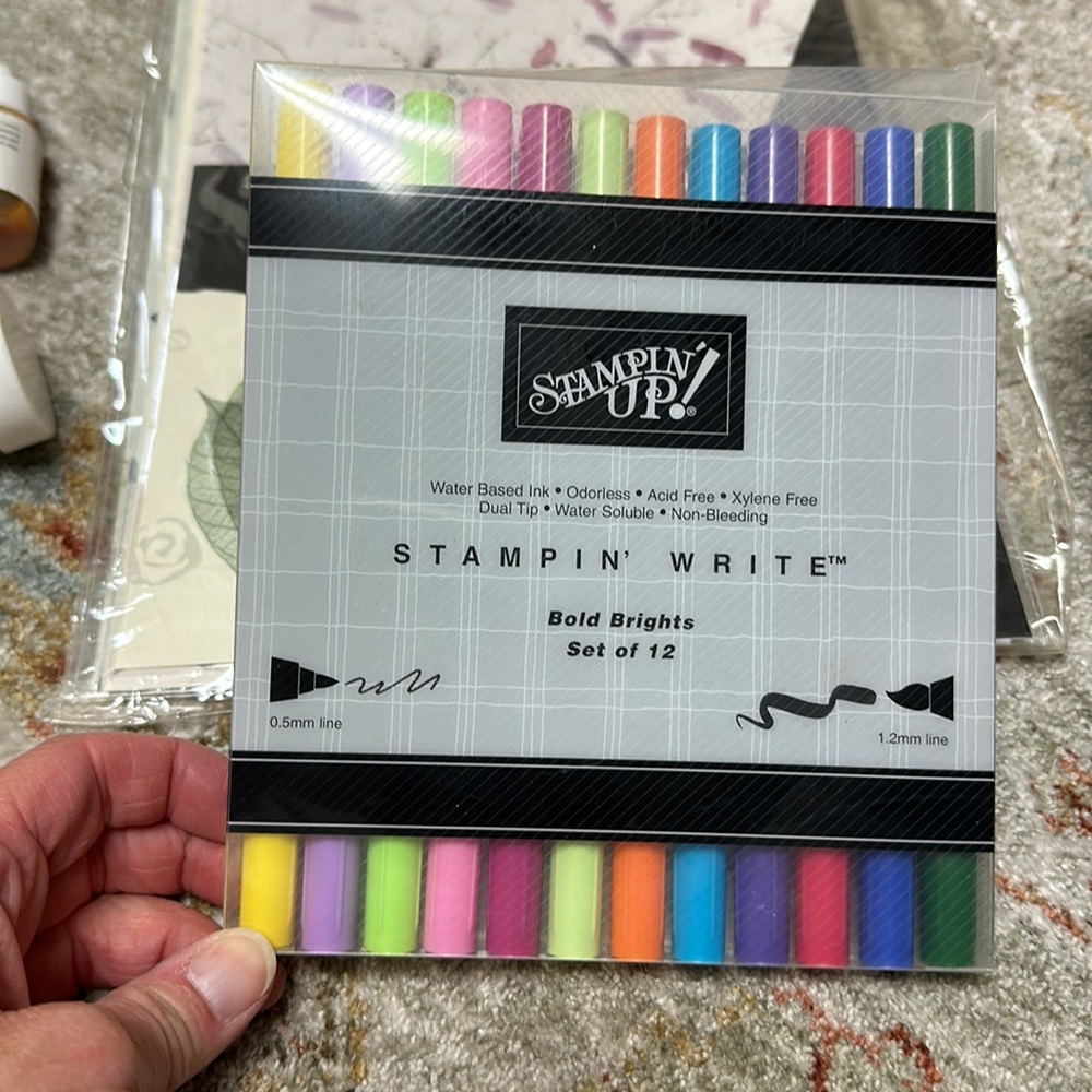 New and like new stamps and supplies - Picture 8 of 10